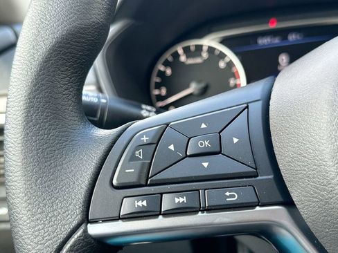 Used 2025 Nissan Altima 2.5 SV image 12