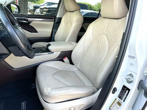 Used 2020 Toyota Highlander Platinum image 17