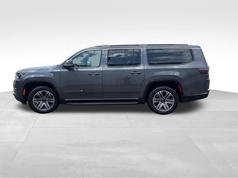 Used 2024 Jeep Wagoneer L Series II w/ Flexible Seating Group AWD/4WD image 3