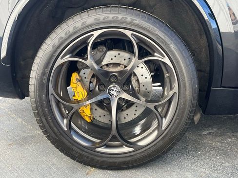 Used 2020 Alfa Romeo Stelvio Quadrifoglio image 36