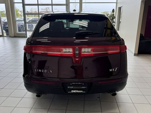Used 2019 Lincoln MKT AWD image 5