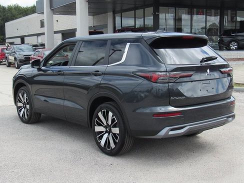 New 2025 Mitsubishi Outlander SE image 5