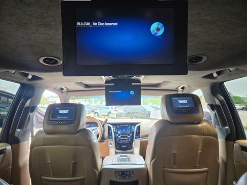 Used 2019 Cadillac Escalade ESV Platinum RWD image 19