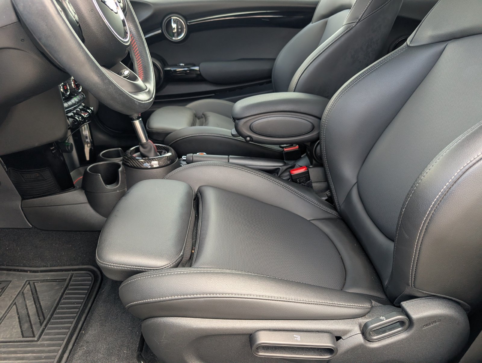 Used 2019 MINI Cooper S w/ Signature Upholstery Package FWD image 6