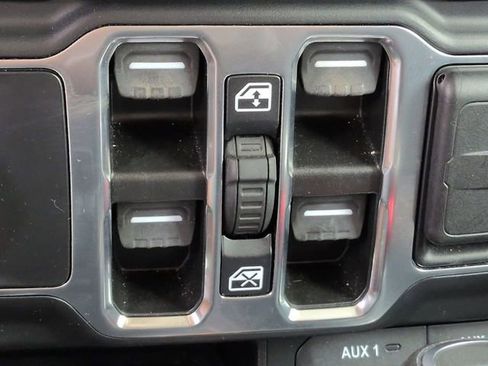 Used 2023 Jeep Wrangler Unlimited w/ Cold Weather Group AWD/4WD image 31