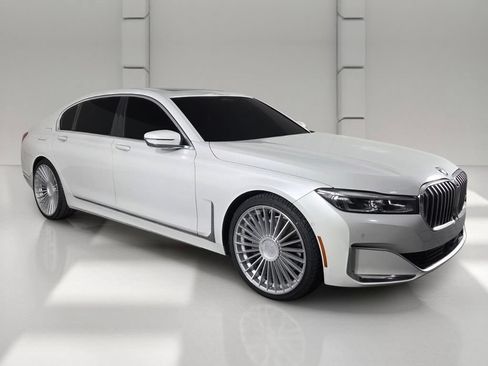 Used 2020 BMW 750i xDrive w/ Autobahn Package AWD/4WD image 2