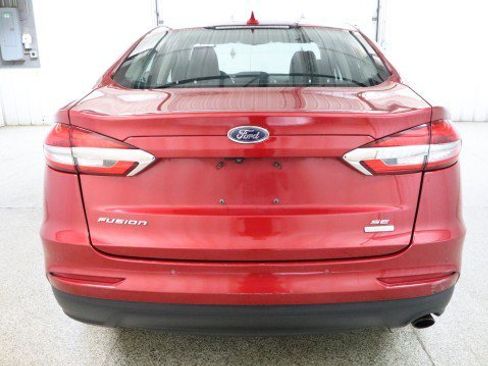 Used 2020 Ford Fusion SE image 8
