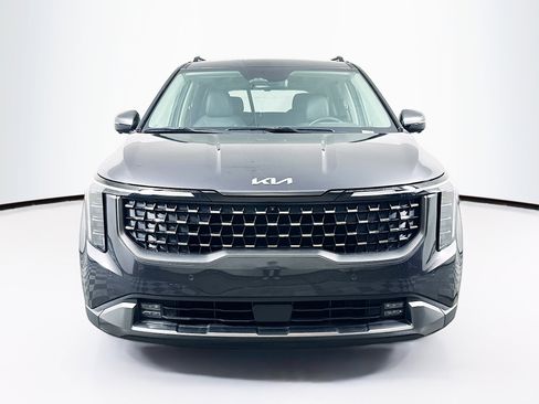 Used 2025 Kia Carnival SX Prestige image 2