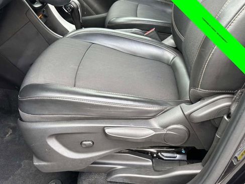 Used 2021 Chevrolet Trax LT AWD/4WD image 5