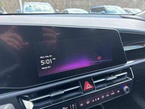 New 2026 Kia Niro EX image 3