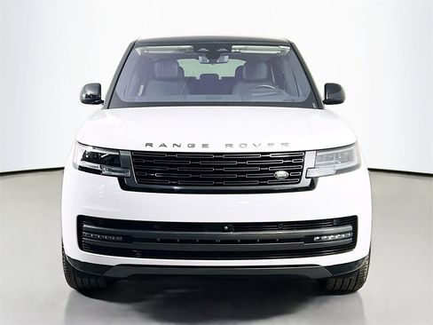 Used 2022 Land Rover Range Rover Long Wheelbase SE image 2