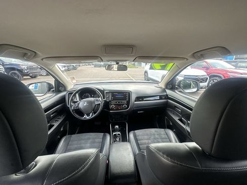 Used 2019 Mitsubishi Outlander SE FWD image 18