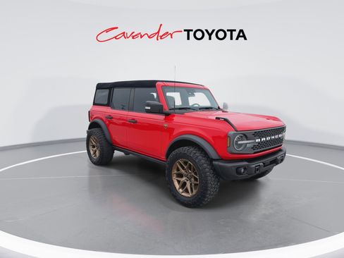 Used 2023 Ford Bronco Badlands image 2