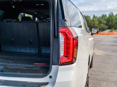 Used 2022 GMC Yukon XL AT4 image 14