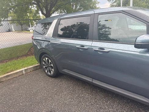 Used 2022 Kia Carnival EX FWD image 5