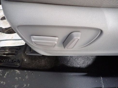 Used 2023 Toyota Highlander L FWD image 21