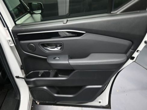 Used 2025 Honda Pilot EX-L image 22