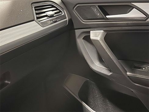 Used 2022 Volkswagen Tiguan S image 26