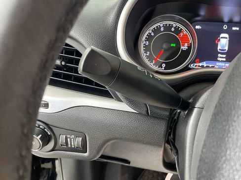 Used 2018 Jeep Cherokee Trailhawk w/ Cold Weather Group AWD/4WD image 15