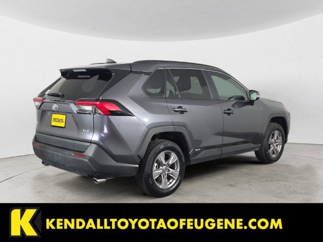 Used 2025 Toyota RAV4 XLE AWD/4WD image 5