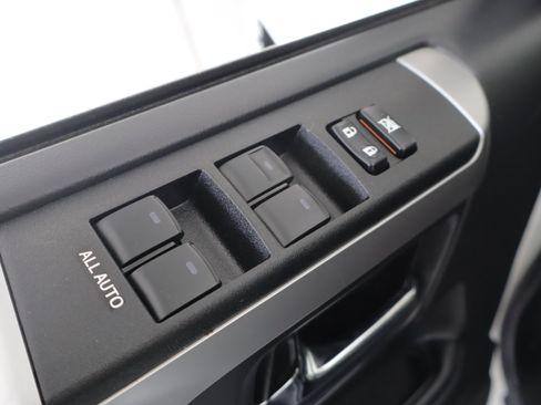 Used 2022 Toyota 4Runner SR5 AWD/4WD image 11