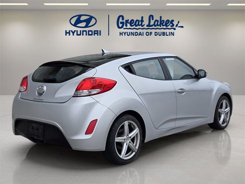 Used 2016 Hyundai Veloster image 5