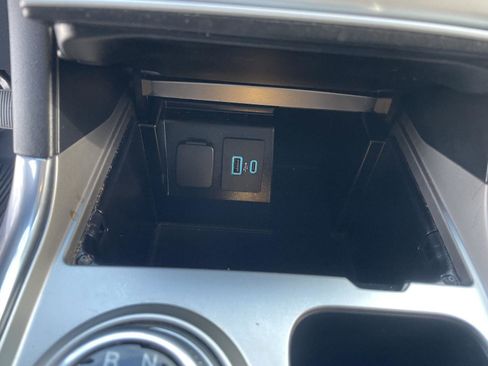 Used 2020 Ford Explorer XLT w/ Equipment Group 202A image 17