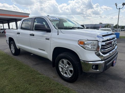 Used 2017 Toyota Tundra SR5 w/ SR5 Upgrade Package AWD/4WD image 7