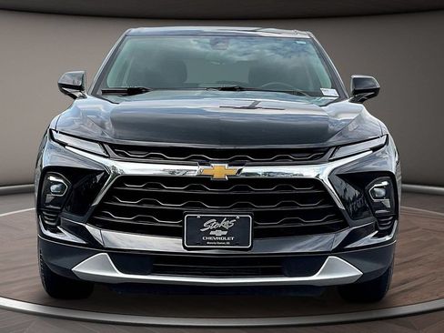 Used 2023 Chevrolet Blazer LT FWD image 2