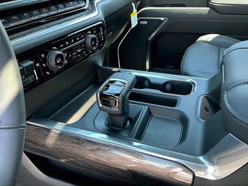 New 2025 Chevrolet Silverado 1500 LTZ w/ LTZ Premium Package AWD/4WD image 12