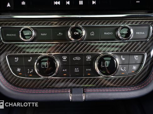 Used 2023 Bentley Bentayga Extended Wheelbase AWD/4WD image 29