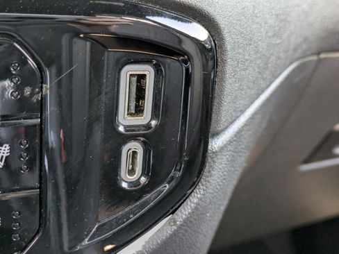 Used 2022 Chevrolet Silverado 1500 High Country image 24