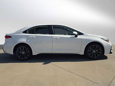 Certified 2025 Toyota Corolla SE w/ SE Premium Package FWD image 2