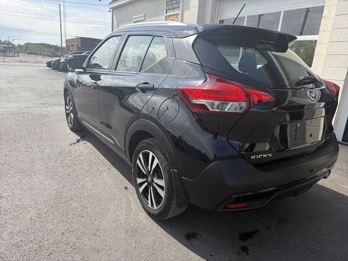 Used 2019 Nissan Kicks SR w/ SR Premium Package FWD image 6