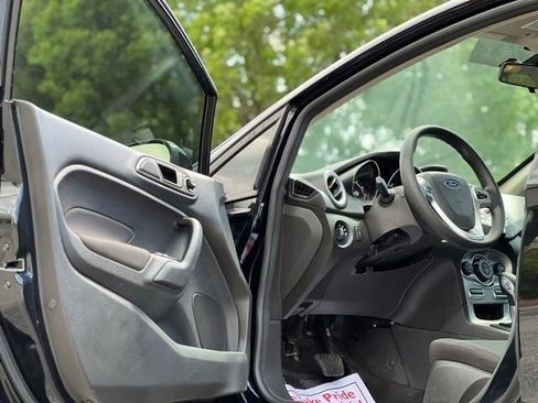Used 2019 Ford Fiesta SE FWD image 8