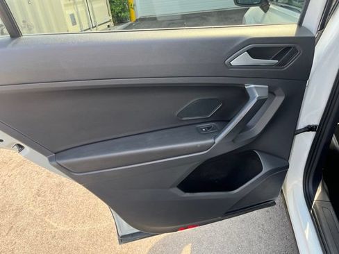 Used 2021 Volkswagen Tiguan SE w/ Panoramic Sunroof Package AWD/4WD image 15