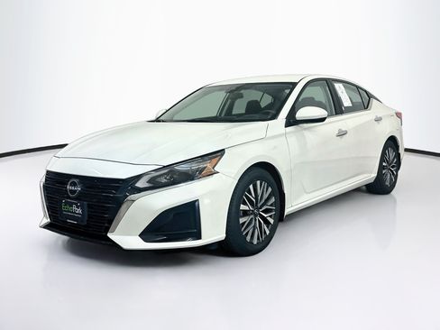 Used 2023 Nissan Altima 2.5 SV FWD image 3
