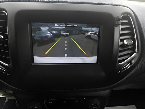 Used 2018 Jeep Compass Latitude w/ Popular Equipment Group AWD/4WD image 17