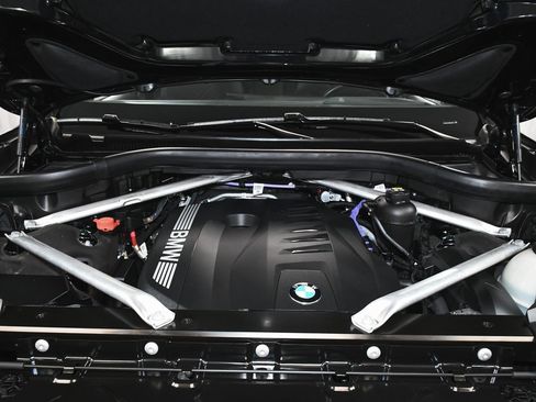 Used 2023 BMW X7 xDrive40i w/ M Sport Package image 82