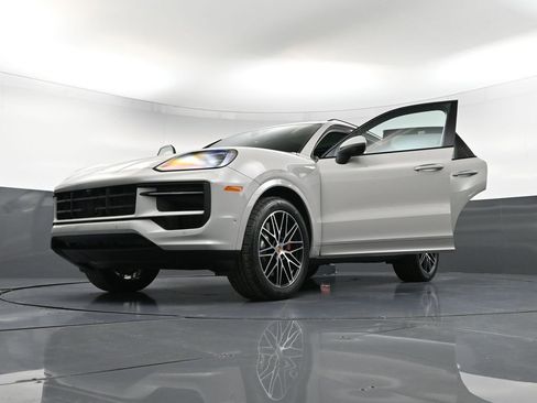 New 2026 Porsche Cayenne S image 38