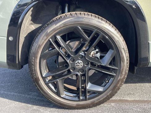 Certified 2025 Volkswagen Tiguan SE R-Line AWD/4WD image 9
