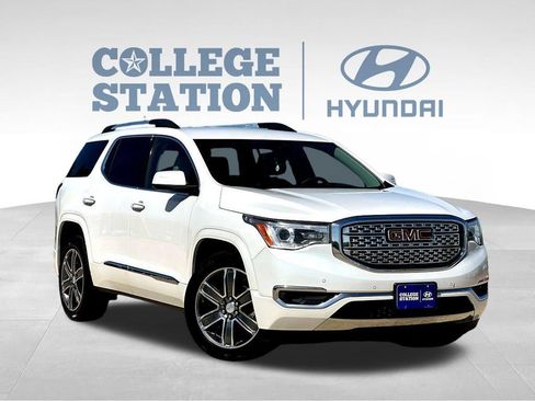 Used 2017 GMC Acadia Denali w/ Technology Package FWD image 3