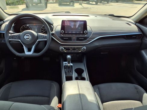Used 2025 Nissan Altima 2.5 SV FWD image 10