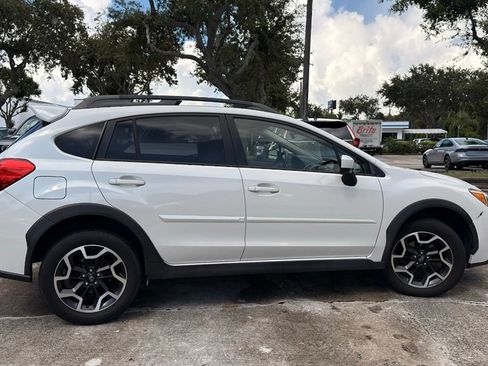 Used 2017 Subaru Crosstrek 2.0i Premium w/ Moonroof Package AWD/4WD image 9
