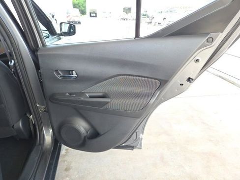 Used 2019 Nissan Kicks SV FWD image 43