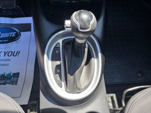 Used 2017 Kia Soul + FWD image 18