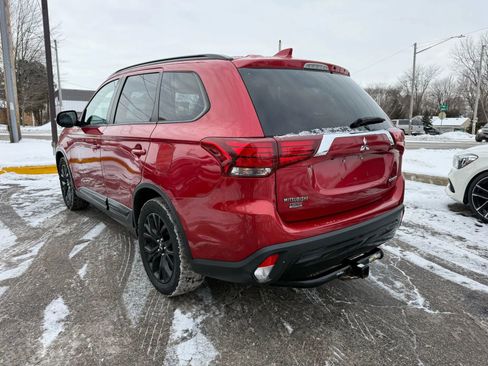 Used 2019 Mitsubishi Outlander LE image 3