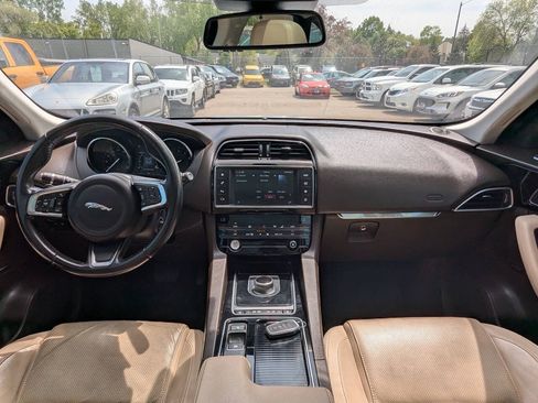 Used 2018 Jaguar F-PACE Prestige AWD/4WD image 2
