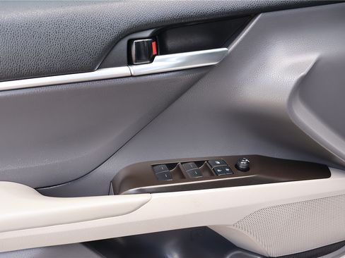Used 2021 Toyota Camry LE w/ Carpet Mat Package (TMS) FWD image 24