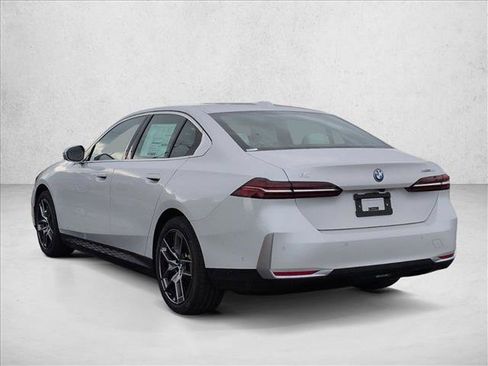 New 2026 BMW i5 eDrive40 image 9